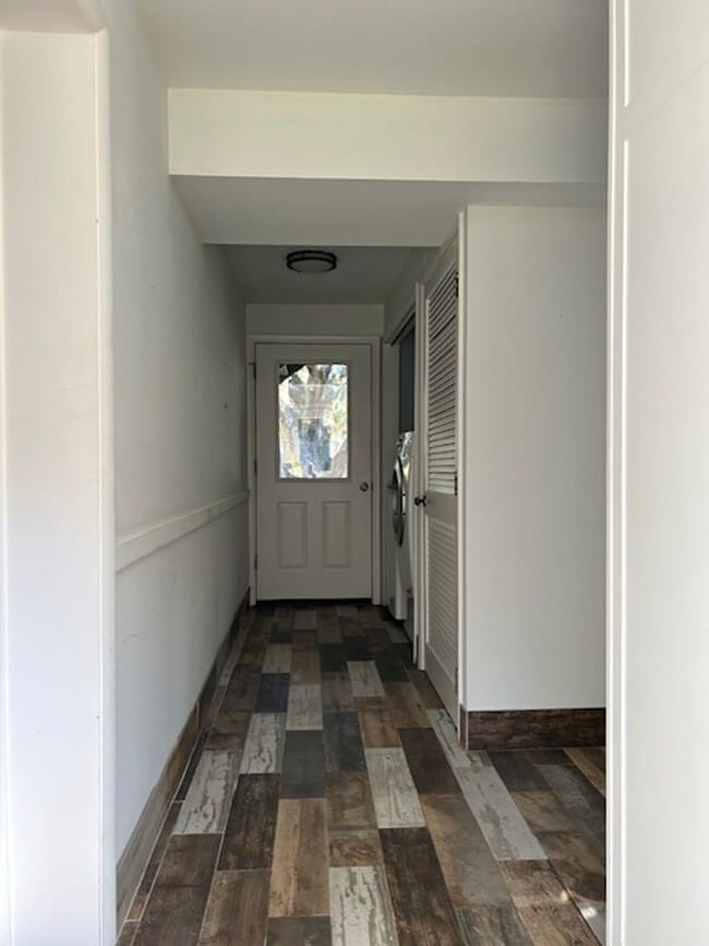 Building Photo - FREE MONTH OF DECEMBER 2025 Beach, 2nd row