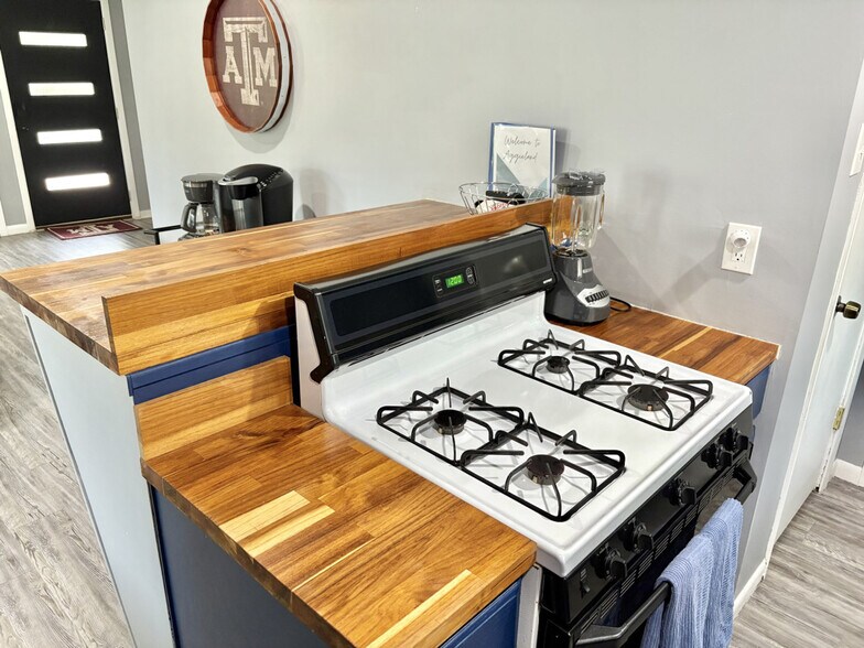 Building Photo - 1105 Glade St