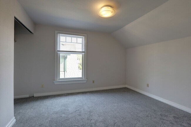 Building Photo - 824 NE Ravenna Blvd