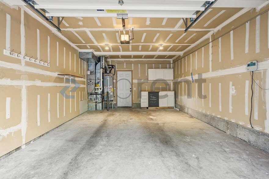 Building Photo - Unit