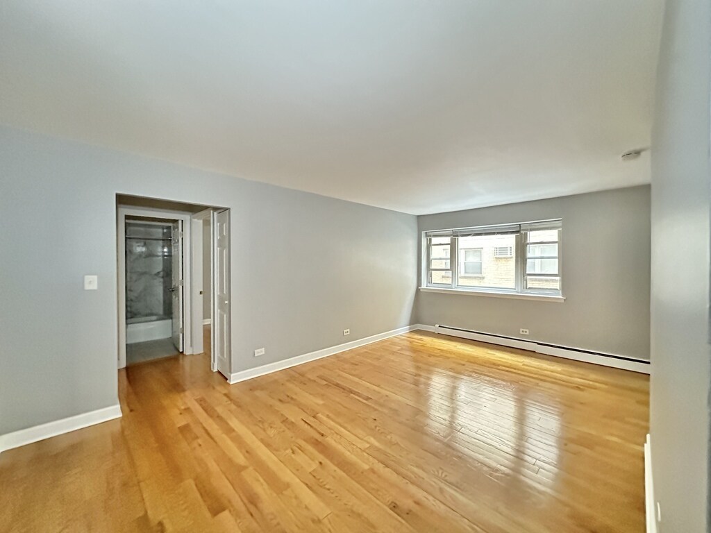 Building Photo - 6830 N Sheridan Rd