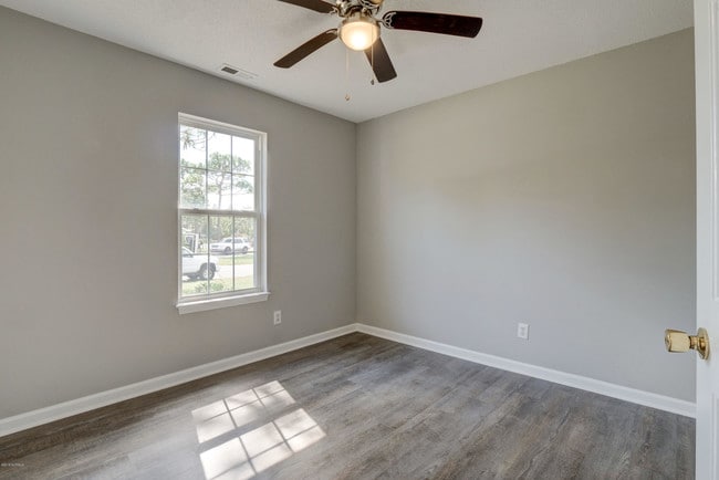 Building Photo - 1003 Windgate Dr