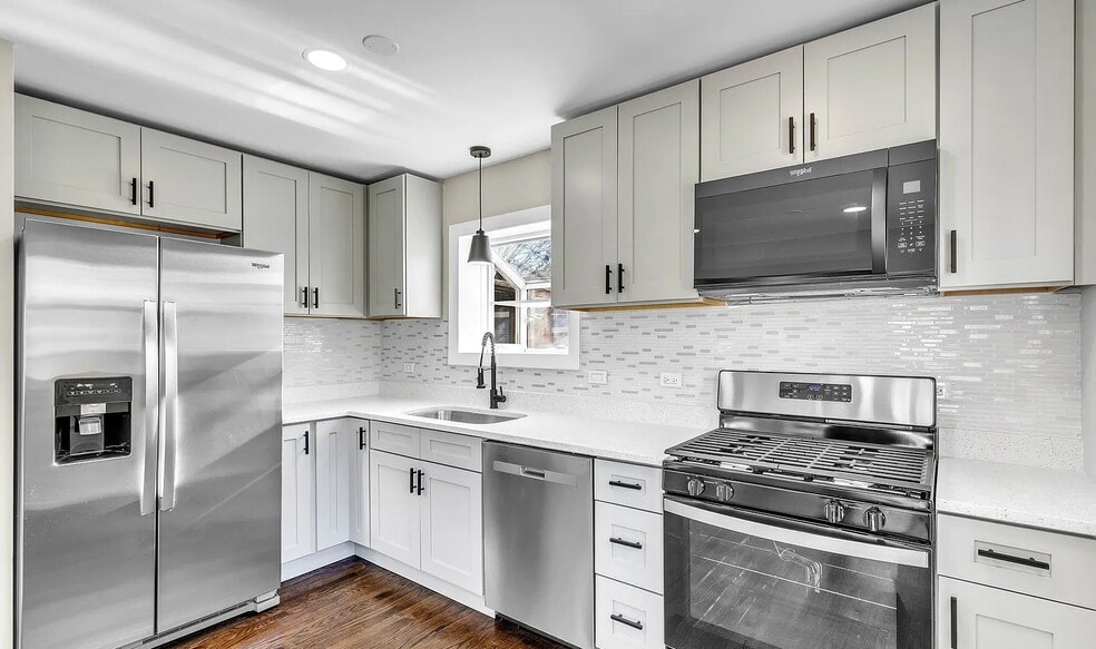 Building Photo - 11011 W Roosevelt Rd