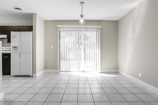 Building Photo - 707 SW 74th Ave