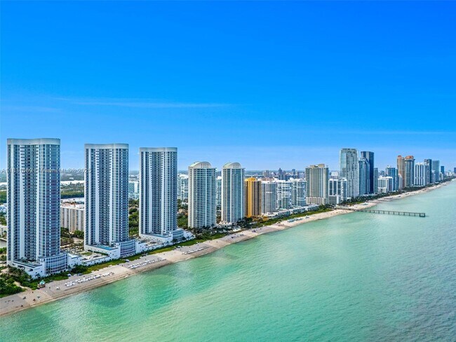 Building Photo - 15811 Collins Ave