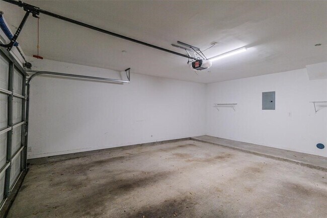 Building Photo - 3001 Murworth Dr