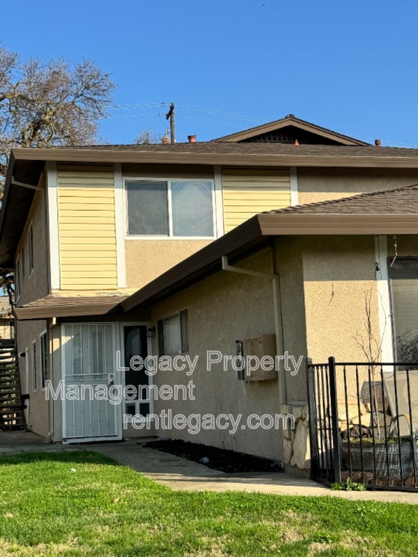 Building Photo - 9094 Piñata Way