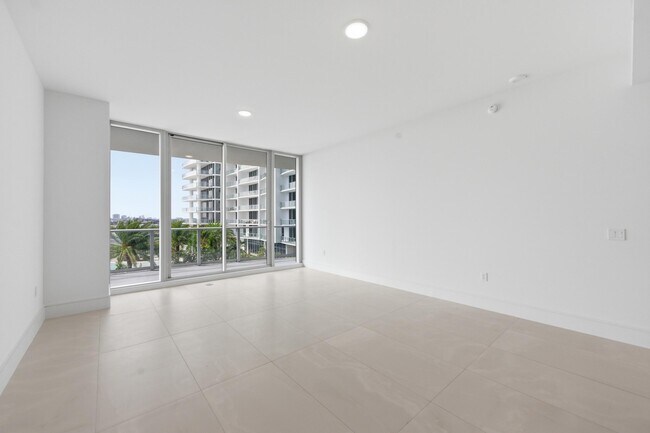 Building Photo - 220 Lake Shore Dr