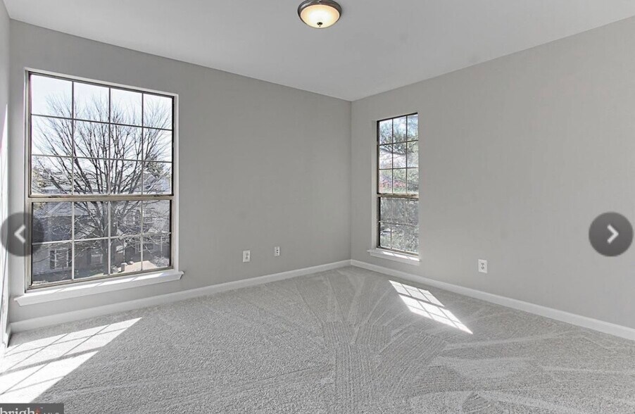 Building Photo - 3906 Penderview Dr