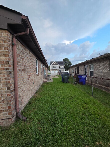 Building Photo - 2305 Palmyra St