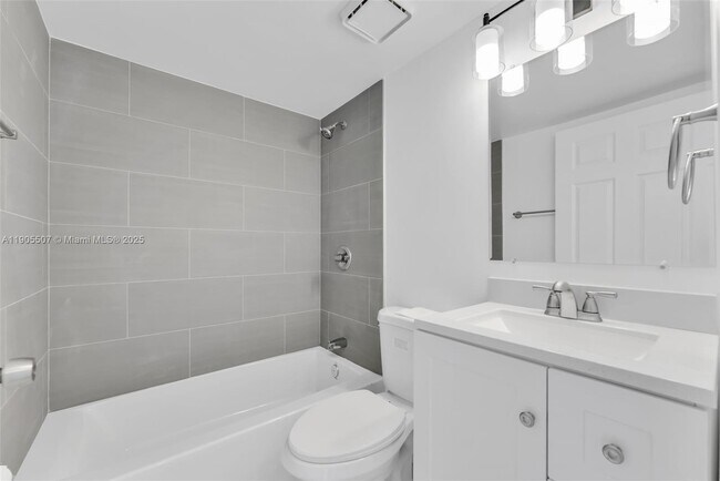 Building Photo - 9730 Hammocks Blvd