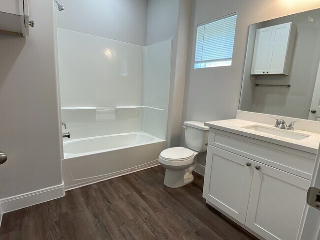 Building Photo - 832 Elkhart St