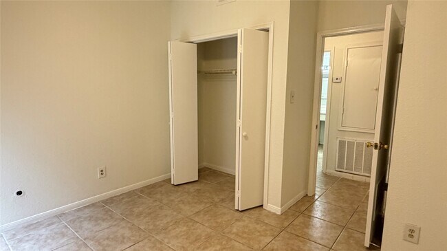 Building Photo - 5711 Sugar Hill Dr