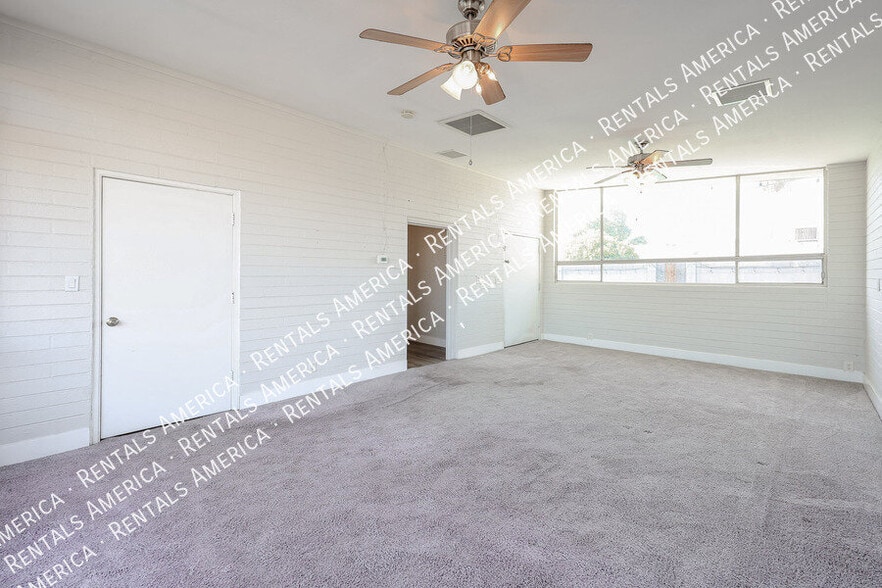 Building Photo - 2110 W Greenbriar Dr