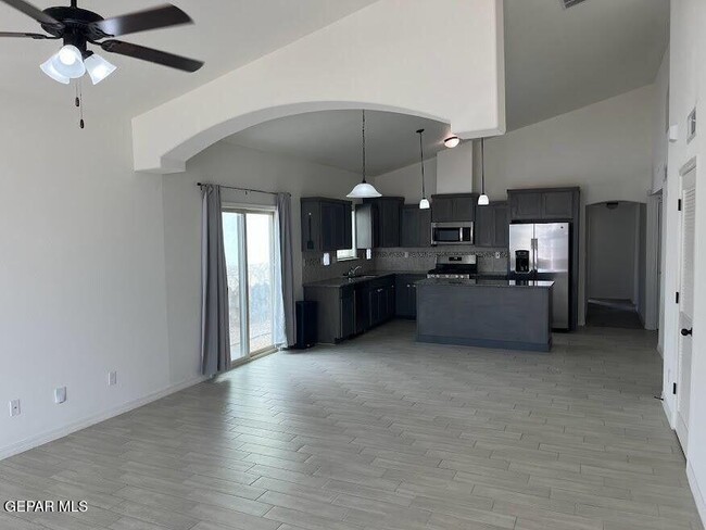 Building Photo - 904 Betton Pl