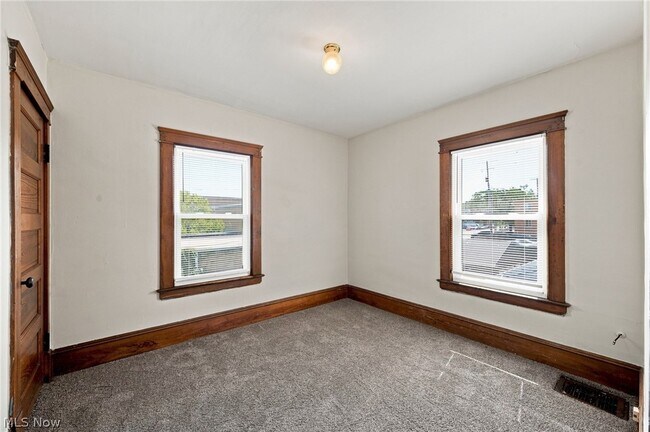 Building Photo - 1373 Thoreau Rd