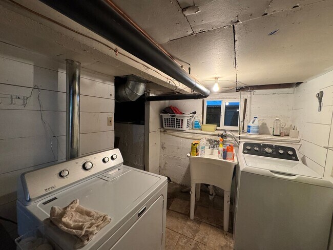 Building Photo - 205 S 32nd Ave