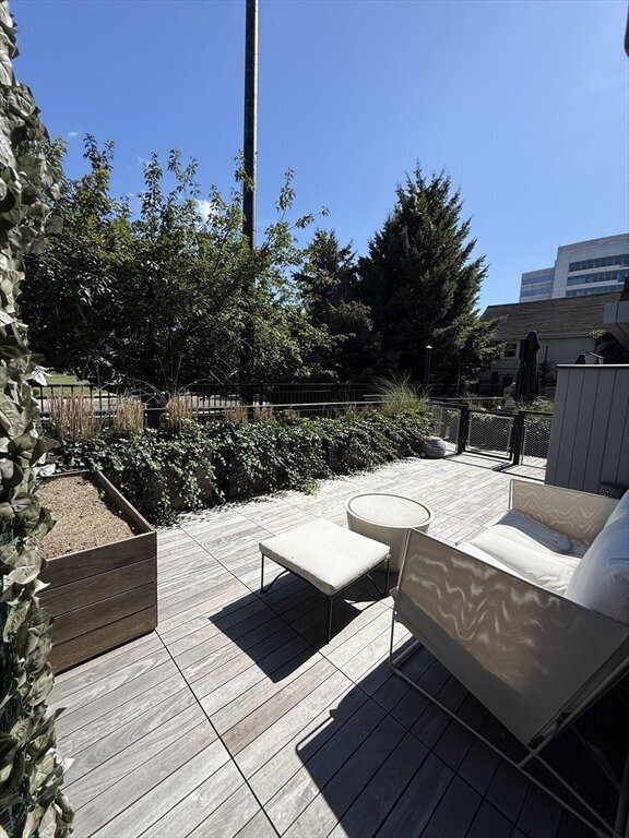 Building Photo - "Charming 1-Bed Boston Retreat with Granite Touches, Cozy Fireplace & Hardwood Elegance!"