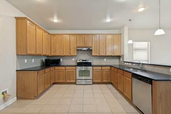 Building Photo - 6707 Buckhorn Cliff