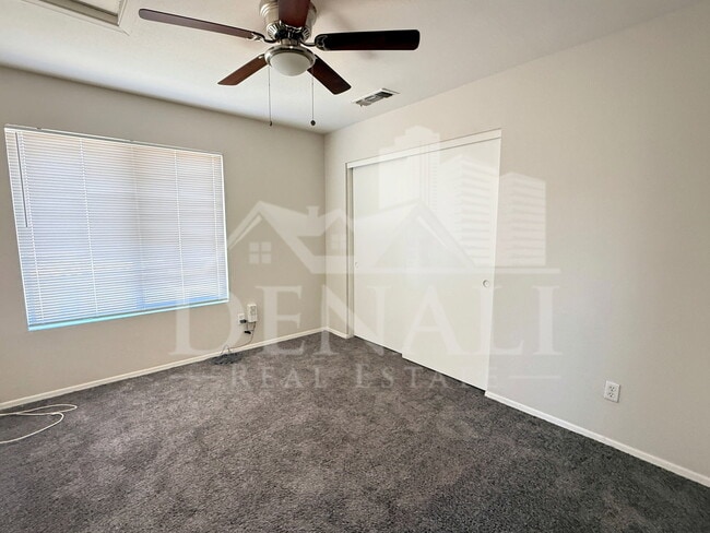 Building Photo - 1274 W Sparrow Ct