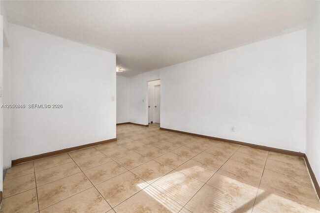 Building Photo - 932 Moffett St