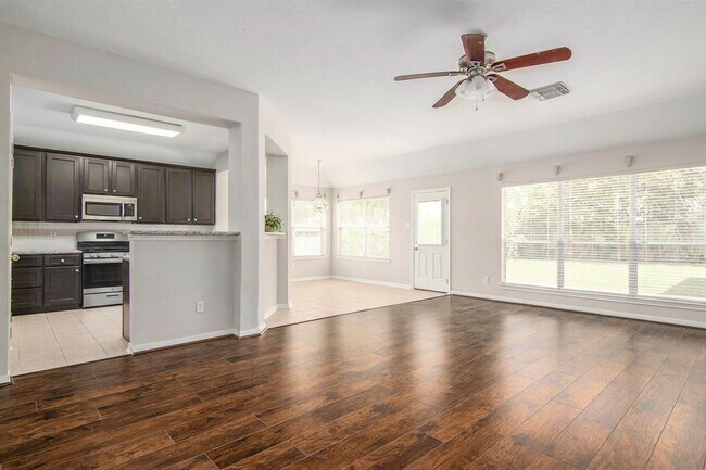 Building Photo - 5231 Summerside Dr