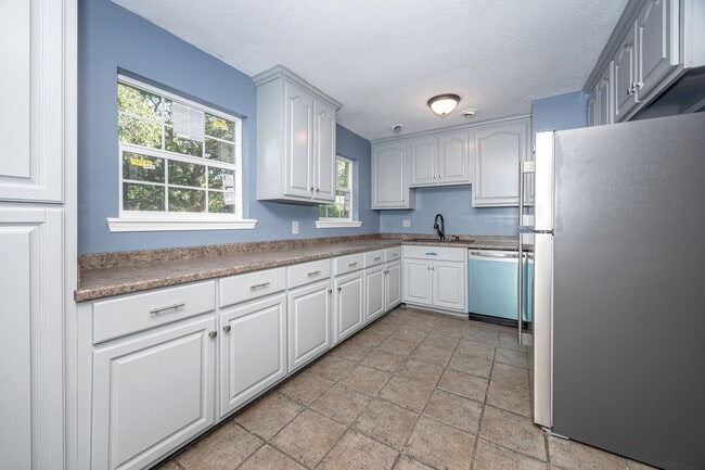 Building Photo - 3 Bed 1 Bath Home In Pascagoula - New Appl...
