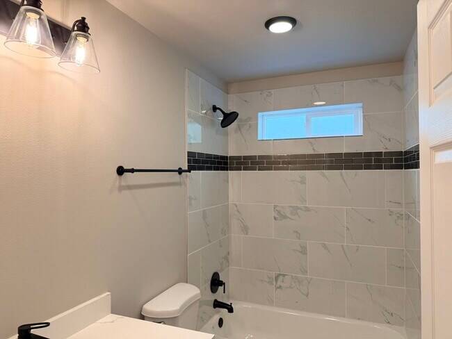 Building Photo - 4937 Sleater Kinney Rd NE