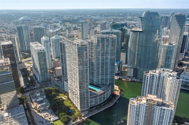 Building Photo - 495 Brickell Ave