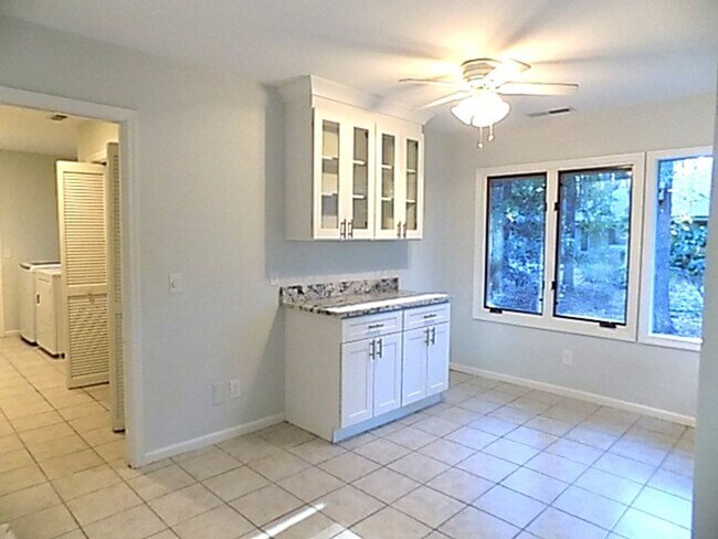 Building Photo - Home Located In Gated Community