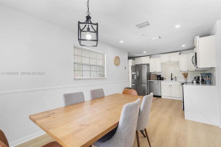 Building Photo - 3255 Florida Blvd