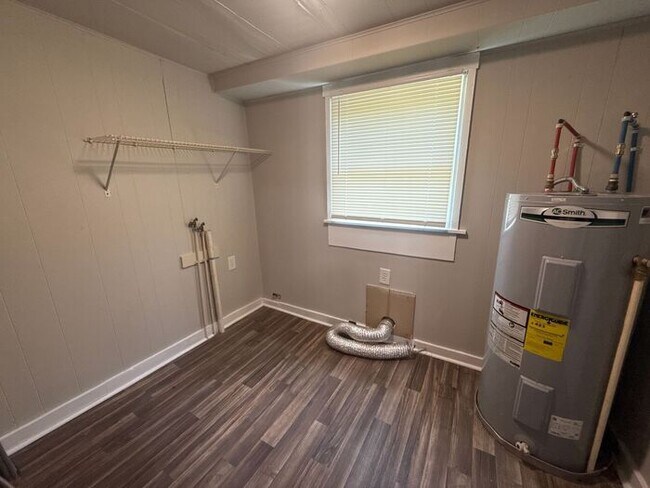 Building Photo - FOR RENT - Renovated Duplex in Gallatin - Half Off 1st Month Move in Special!