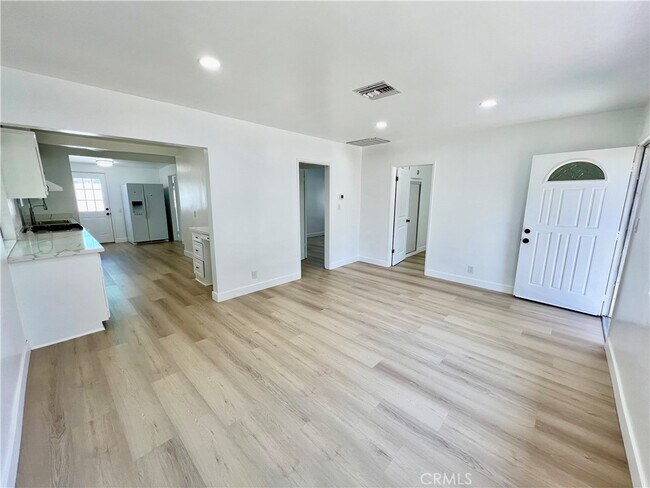 Building Photo - 12987 Correnti St