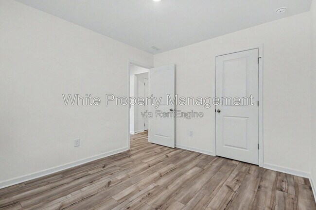 Building Photo - 313 W 18th St