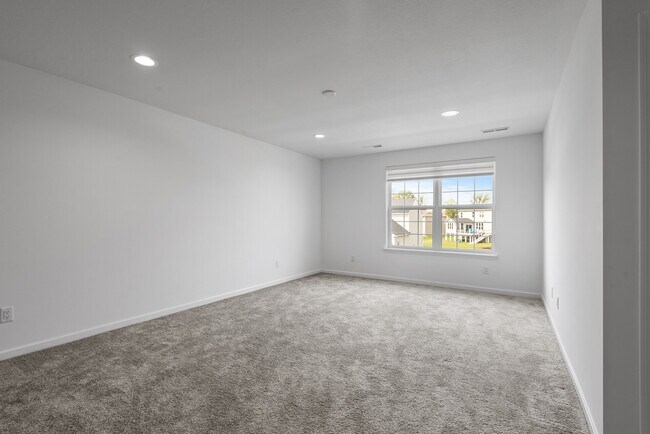 Building Photo - 5898 Urbandale Ct N