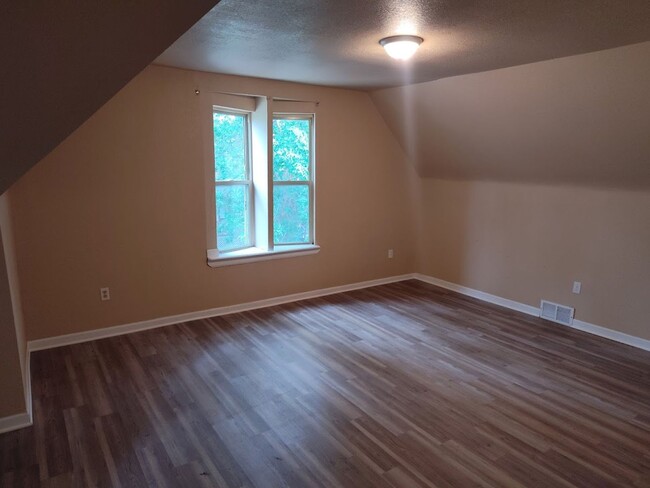 Building Photo - 3554 N 34th Street 4 Bedroom House