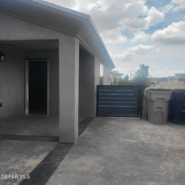 Building Photo - 14901 Tierra Isaiah Ave