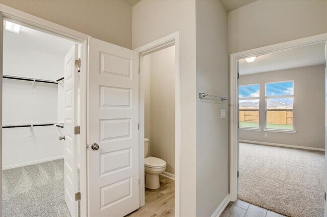 Building Photo - 108 Peruvian Ln