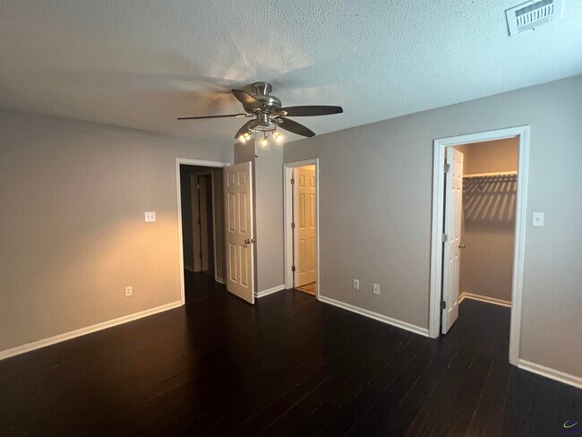 Building Photo - 226 Golden Eagle Dr