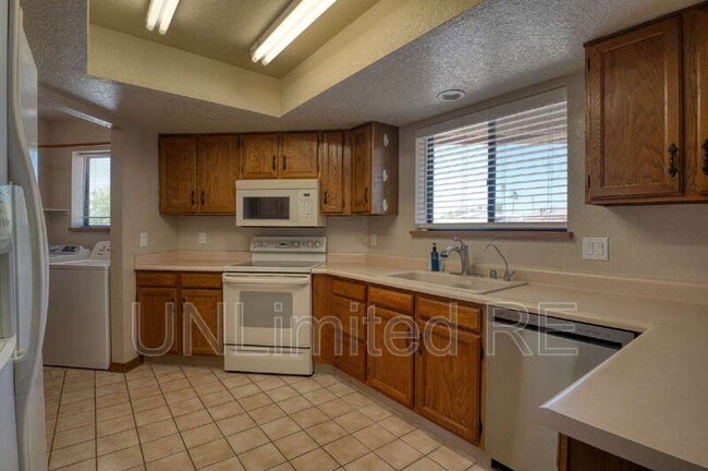 Building Photo - 2512 Cisco Dr S