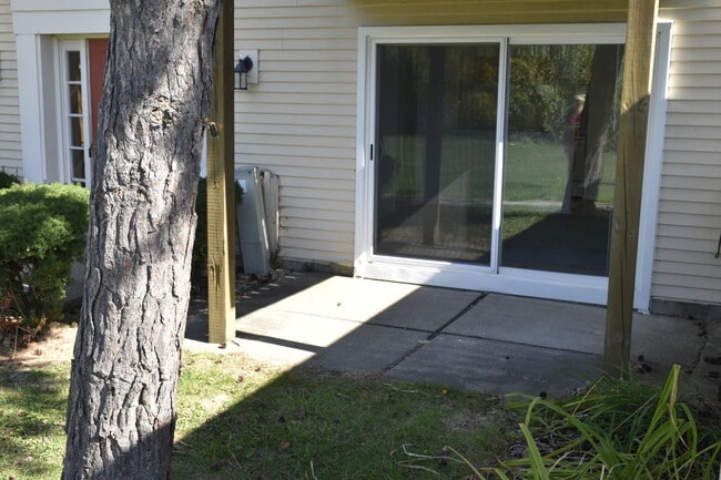 Building Photo - 806 Bloomfield Village Blvd