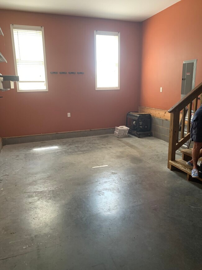 Garage - 7895 Trumpetvine Ln