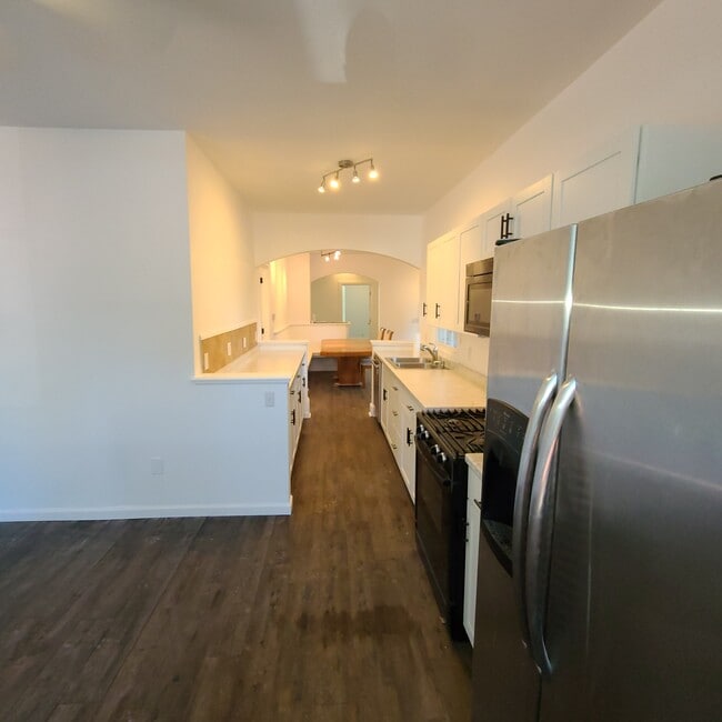 Building Photo - 309 Lake St