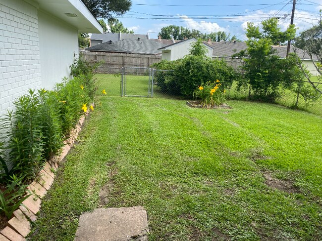Building Photo - 309 S Wakefield Dr