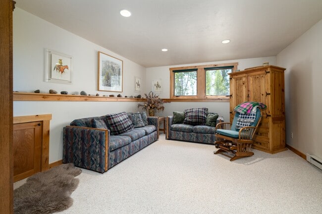 Building Photo - 8225 N Spring Gulch Rd