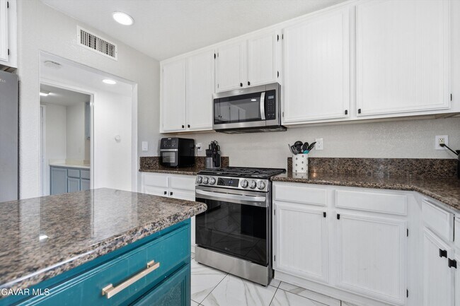 Building Photo - 1638 Miki Way