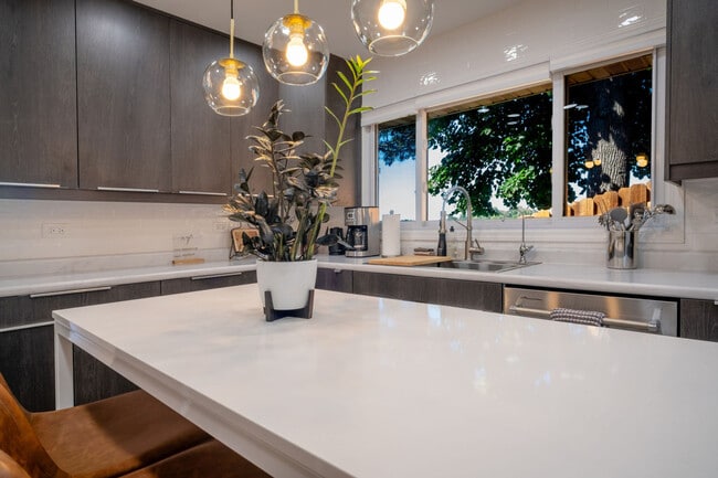 Building Photo - 525 Circle Dr