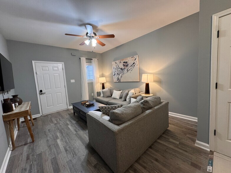 Building Photo - Room in Duplex on Jones Ave NW