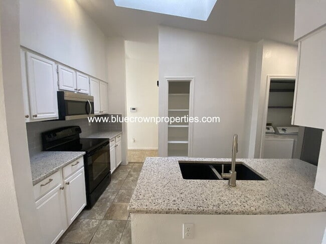 Building Photo - 2702 Stonecreek Pl