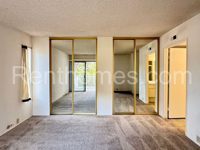 Building Photo - 3847 Camino Lindo